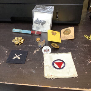 Vintage U.S. Military/Armed Forces/Army Patches and Pins